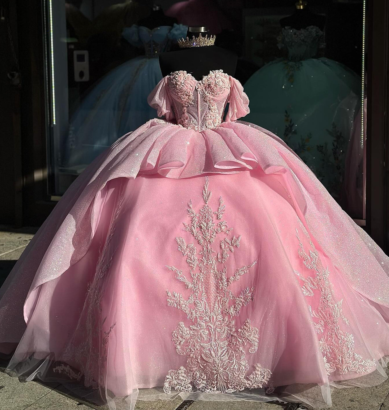 Pink Off Shoulder Sweetheart Corset Ball Gown Princess Quinceanera Dresses Lace Appliques Sparkly Beaded Tiered Tulle Formal Prom Party Gowns Sweet 16 Dress