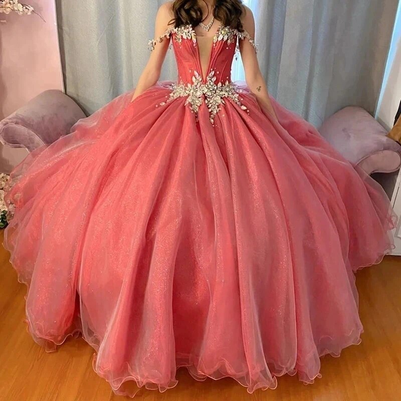 Schulterfreies Prinzessin Quinceanera-Kleid, tiefer V-Ausschnitt, bezauberndes, mit Kristallperlen verziertes Tüll-Ballkleid, süßes 15.-16.-Partykleid