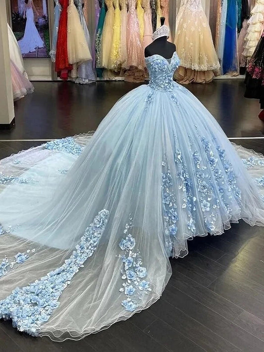 Himmelblaue Quinceanera-Kleider, schulterfrei, 3D-Blumenapplikationen, Tüll, Prinzessinnen-Ballkleid, Ballkleid, Perlenbesatz, Geburtstagspartykleid, Schleppe