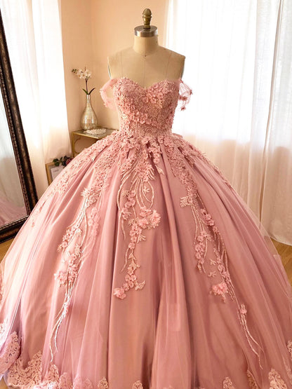 Rosa Satin Ballkleid Quinceanera Kleider Blumen Spitze Applikationen Perlen Off Schulter Liebsten Prinzessin Ballkleider Geburtstag Party Kleid