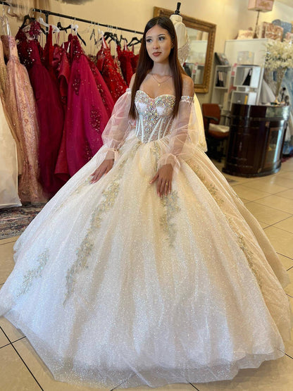 Robe de Quinceanera Champagne à manches bouffantes, épaules dénudées, corset, robe de bal, appliques en dentelle, décolleté en cœur, perles, paillettes, tulle, robe de princesse