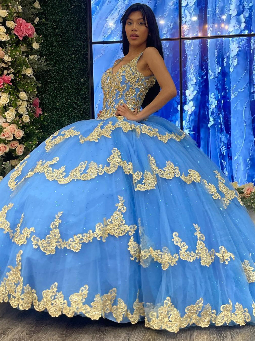 WQ1140 - Ball Gown V Neck Beaded Sequins Flower Appliques Tiered  Lace Up Sky Blue Tulle Quinceanera Dress Cocktail Dresses Princess Evening Party Gown for Sweet 16