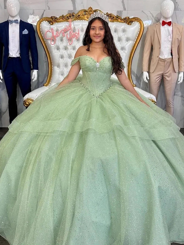 Salbeigrüne Quinceanera-Kleider schulterfrei 2024 glitzernde Pailletten Perlen Puffy Korsett Ballkleid Schatz Prinzessin Ballkleider Sweet 16 Kleid
