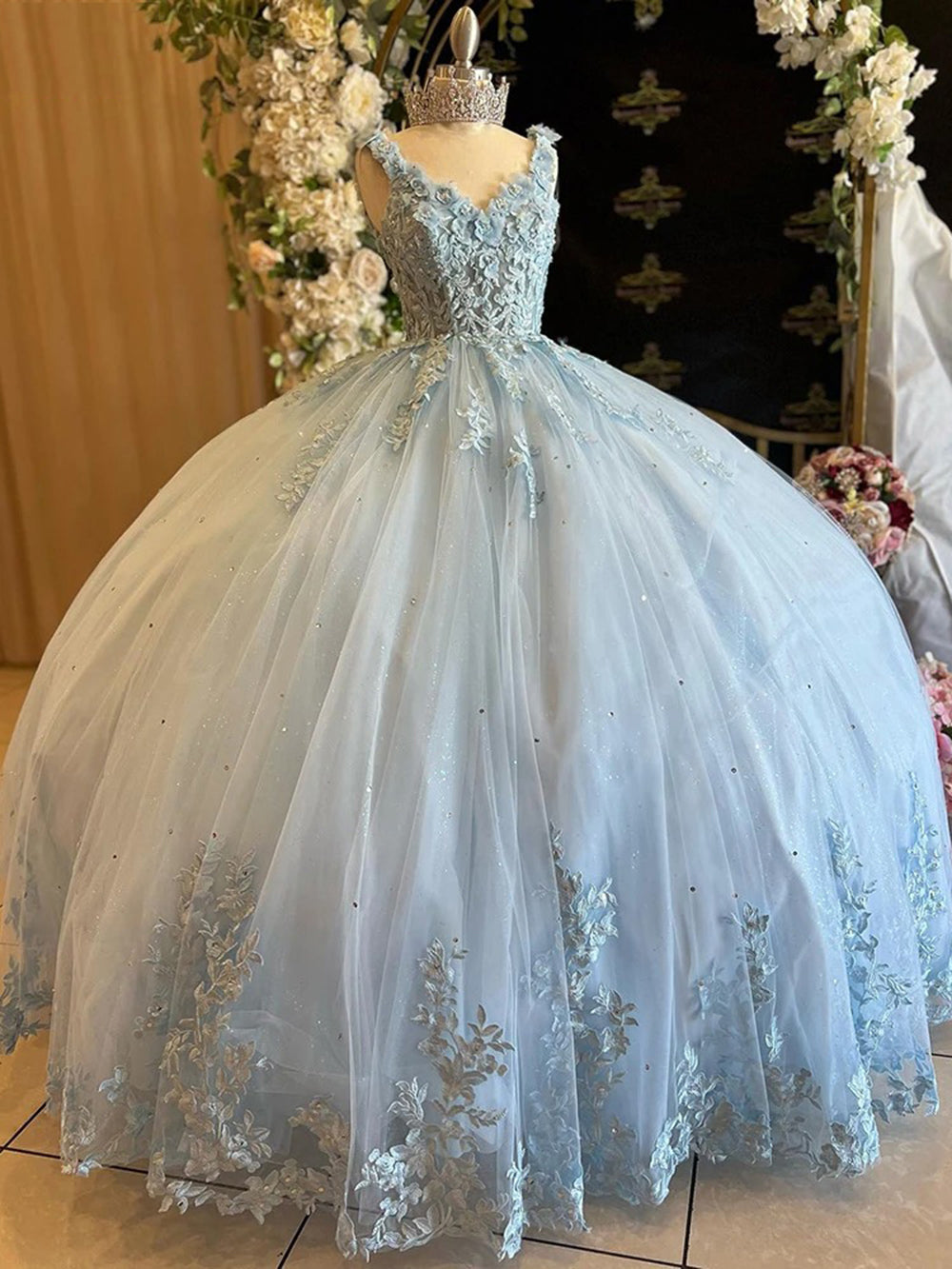 Hellblaues Quinceanera-Kleid mit herzförmigem Ausschnitt, Perlen, florale Spitze, Applikationen, Korsett, Prinzessinnen-Ballkleid, Tüll, Abschlussball, süßes 16. Geburtstagspartykleid