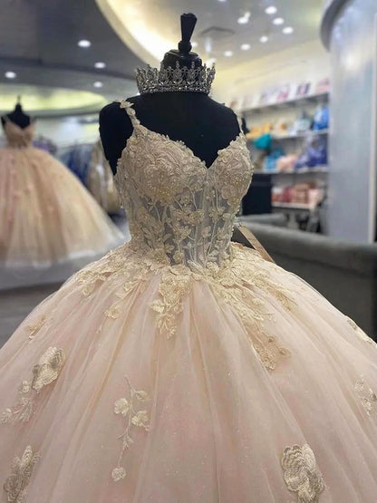 Robe de bal en forme de cœur champagne 2024, robes de Quinceanera, appliques en dentelle, bretelles spaghetti, tulle, corset perlé, princesse, robe de soirée formelle, Sweet 16