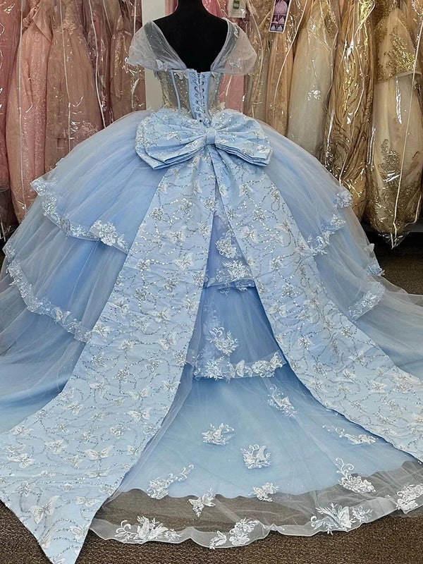 Hellblaues Ballkleid Quinceanera-Kleid, abgestuftes Tüllkorsett, Schmetterlingsperlenbesatz, Geburtstagspartykleid, Schnürung, Abschlusskleid mit Schleife