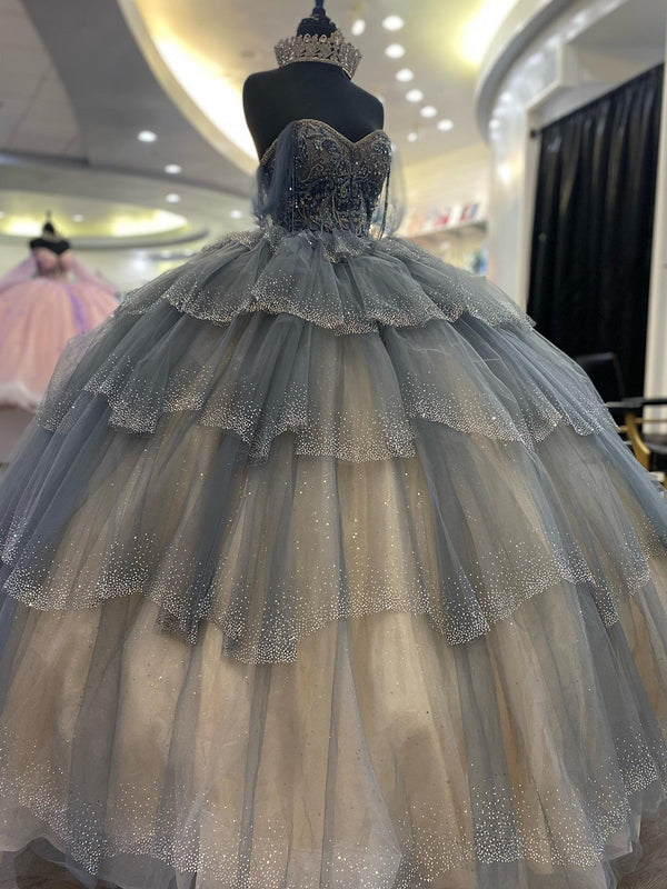 Funkelndes Sweetheart-Korsett-Ballkleid aus schulterfreiem Prinzessin-Quinceanera-Kleid mit Applikationen, Perlen, Glitzer, abgestuftem Tüll, Partykleider für süße 16