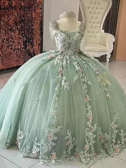 WQ1040 - Elegant Ball Gown Strapless 3D Flowers Appliques Sweep Train Mint Green Tulle Princess Gown Quinceanera Dress for Sweet 16