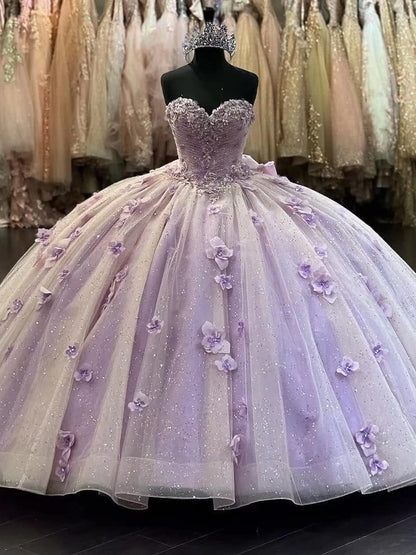 Robe de bal à paillettes lilas avec décolleté en cœur et fleurs 3D, robe de soirée bouffante en tulle perlé sans bretelles avec appliques en dentelle et tulle perlé pour fête d'anniversaire de 16 ans