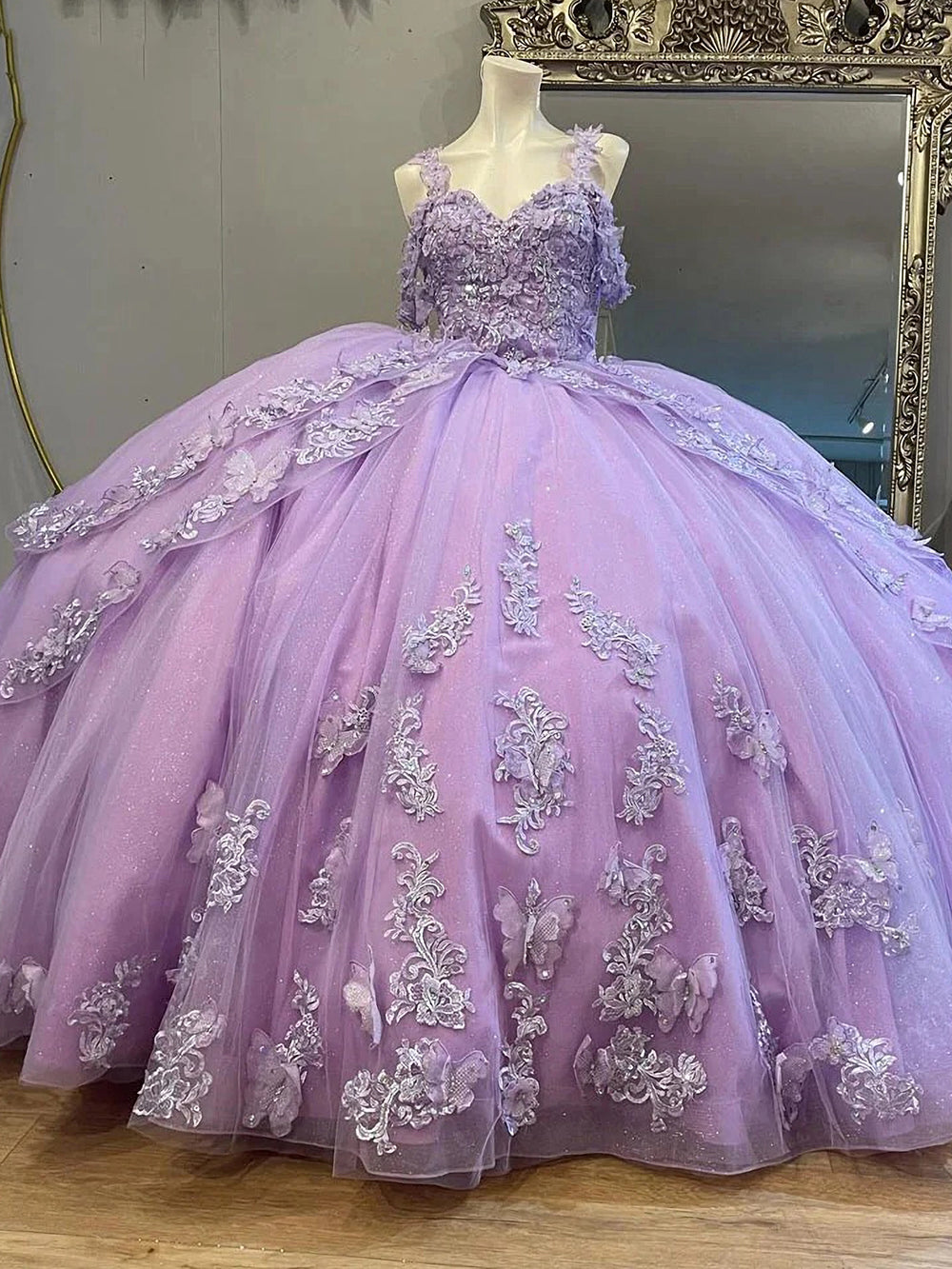 WQ1199 - Chic & Cute Ball Gown Off Shoulder Lace Applique Beaded Tiered Ruffles Lilac Tulle Quinceanera Dress Birthday Party Princess Gown for Sweet 16