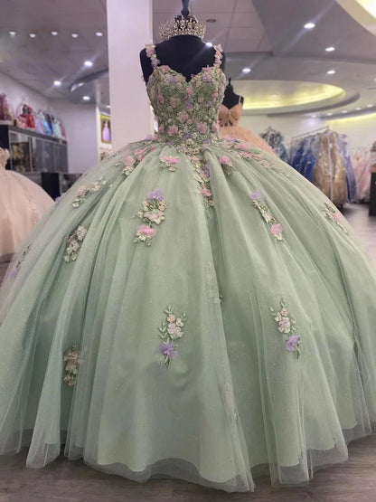 WQ1083 - Luxury Ball Gown Sweetheart Neck Spaghetti Straps Flower Lace Appliques Beaded Sage Green Tulle Quinceanera Dress Princess Gown for Sweet 16