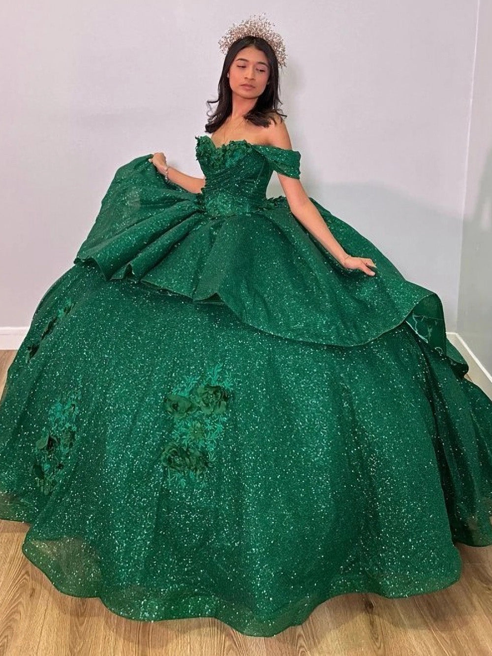 Grünes funkelndes Pailletten-Prinzessin-Quinceanera-Kleid, Ballkleid, schulterfrei, mit Perlen verziert, 15. Partykleid, Applikationen, Sweet 16-Kleid