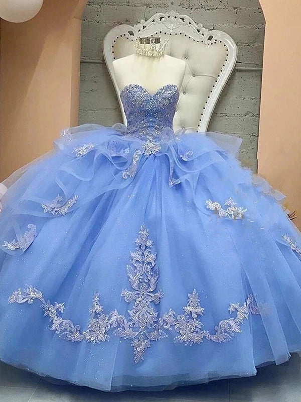 Hellblaues Ballkleid mit herzförmigem Ausschnitt und Spitzenapplikationen, trägerlos, abgestufter Tüll, Perlenbesatz, süßes 16-Kleid, Rüschen, Abschlussball-Partykleider