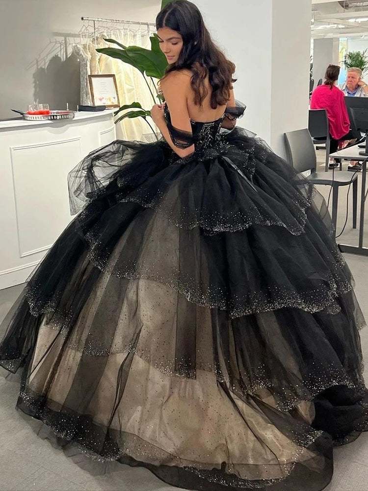 WQ1106 - Sexy Ball Gown Off Shoulder Sleeveless Lace Appliques Ruffles Tiered Black Tulle Quinceanera Dresses Princess Gown Birthday Prom Party Gown for Sweet 16