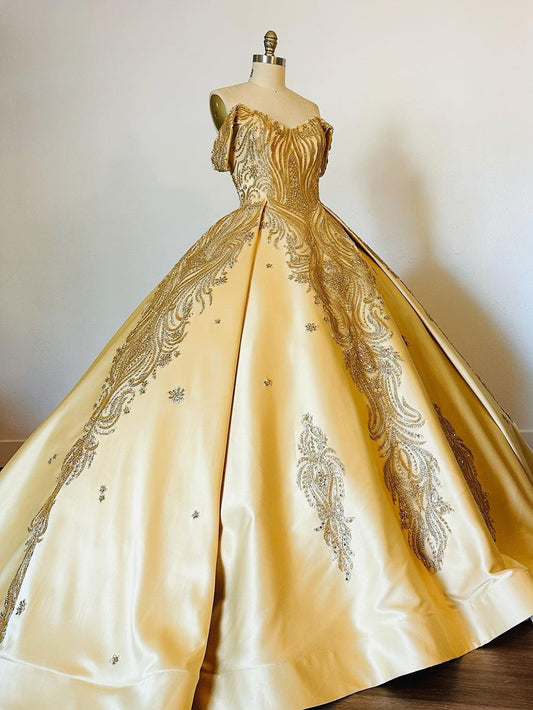 Luxuriöse Quinceanera-Kleider aus goldenem Satin, schulterfrei, herzförmiger Ausschnitt, Perlen, glitzernde Pailletten, Ballkleid für formelle Abendkleider