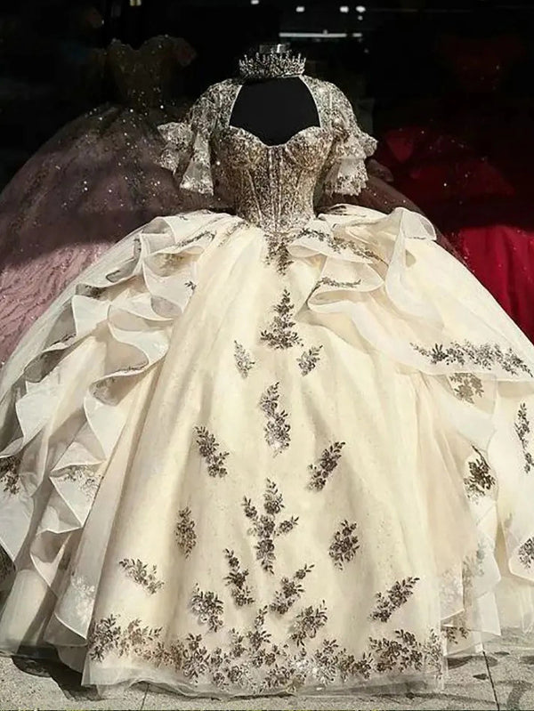 Helle Champagner Quinceanera-Kleider 2024 Formale Luxus-Party Perlen Spitze Applikationen Korsett Stufenrüschen Sweet 16 Kleid Abschlussball Ballkleider