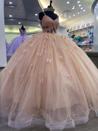 Robe de Quinceanera Champagne Robe de bal Sweetheart Bretelles spaghetti Appliques papillon Corset perlé Robes de fête d'anniversaire Lacets dans le dos