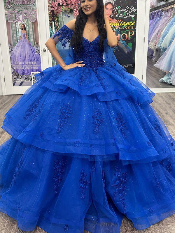 Königsblaues schulterfreies Ballkleid mit herzförmigem Ausschnitt, Prinzessin Quinceanera-Kleider, Blumen, Spitzenapplikationen, Perlen, gestufte Rüschen, Glitzer-Tüll, Partykleider, Sweet 16-Kleid