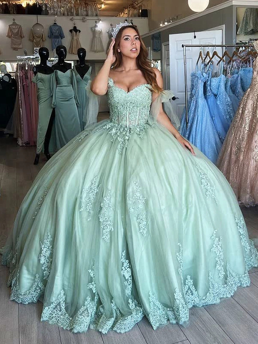 WQ1038 - Gorgeous Ball Gown Off Shoulder Lace Appliques Beaded Mint Green Tulle Quinceanera Dress for Sweet 16