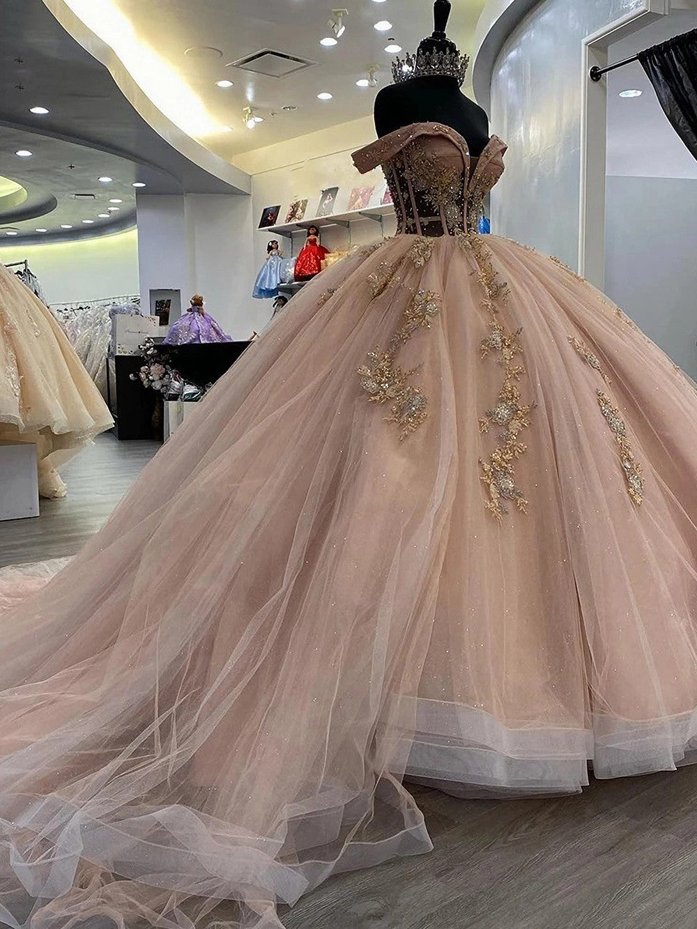 WQ1089 - Elegant Ball Gown Off Shoulder Sleeveless Lace Sequins Appliques Beaded Sweep Train Rose Pink Tulle Quinceanera Dress Princess Gown for Sweet 16