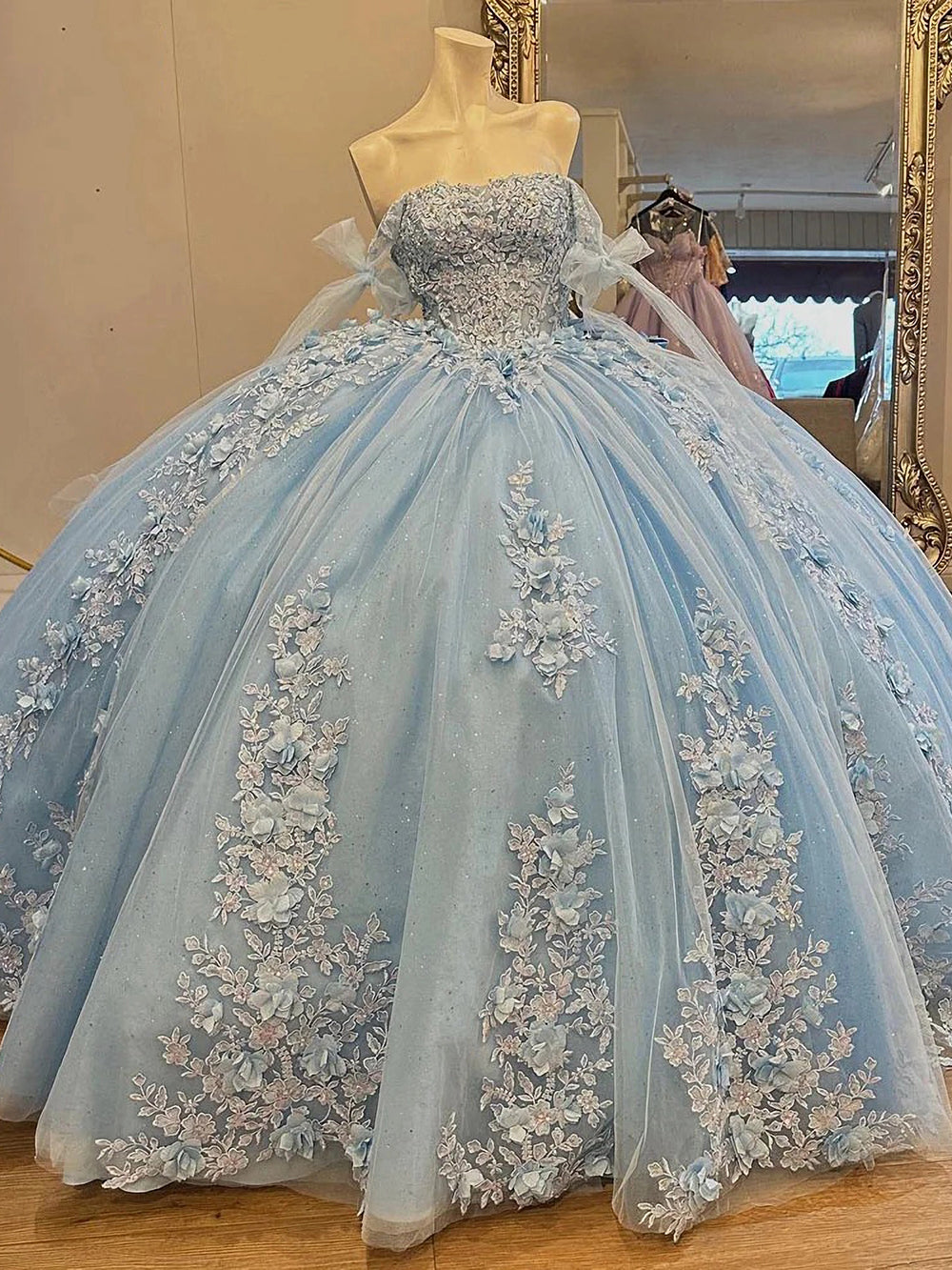 WQ1198 - Chic & Modern Ball Gown Off Shoulder Bow Knot 3D Flower Lace Appliques Beaded Sky Blue Tulle Quinceanera Dress Birthday Party Gown for Sweet 16