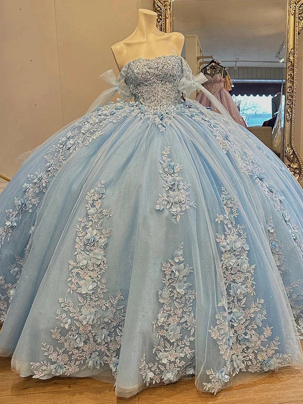Himmelblaue Quinceanera-Kleider mit Schleife, schulterfrei, Sweet 16-Kleider, 3D-Blumenspitzenapplikationen, Perlenbesatz, Glitzer-Tüll, Geburtstagsparty-Kleider