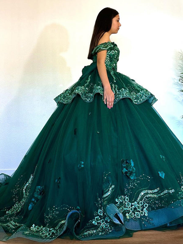 WQ1071 - Elegante vestido de quinceañera de tul verde esmeralda con hombros descubiertos, apliques de encaje floral y cola escalonada para dulces 16