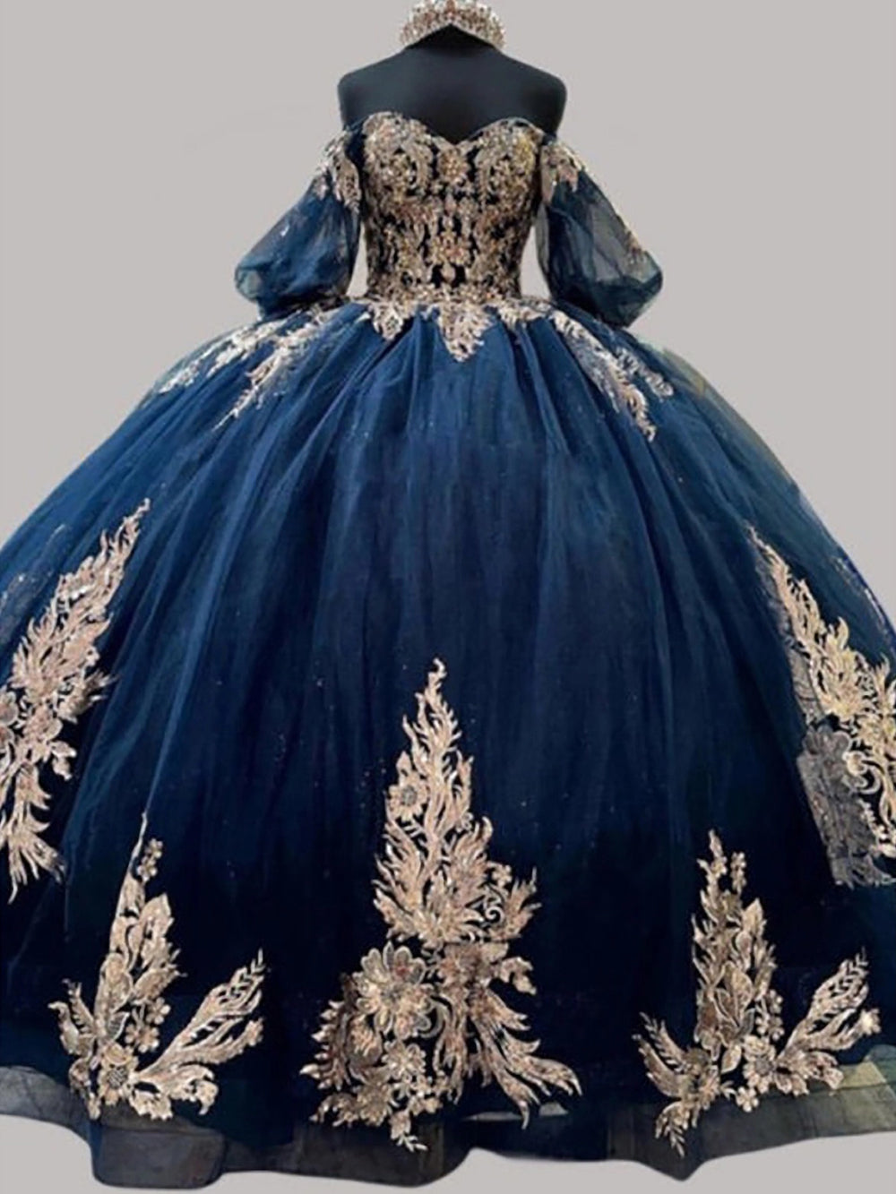 Marineblaues, glänzendes Quinceanera-Kleid mit schulterfreien Ärmeln, Applikationen, Spitze, Perlen, abgestuftem Tüll, Abschlussball-Partykleid, Sweet 16-Kleid