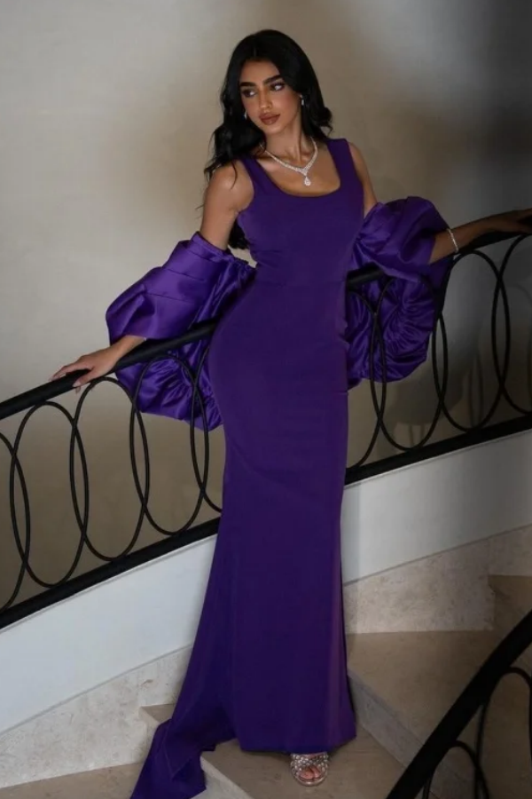 WU1063 - Robe de soirée formelle simple et décontractée à col carré et bretelles sans manches, longueur au sol, en satin violet foncé froncé, robe de cocktail