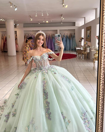 Mintgrünes Prinzessinnen-Ballkleid Quinceanera-Kleid, schulterfrei, Korsett, 3D-Blumen, Spitzenapplikationen, geschwollene Perlen, Sweet 16, Abschlussball, Partykleid