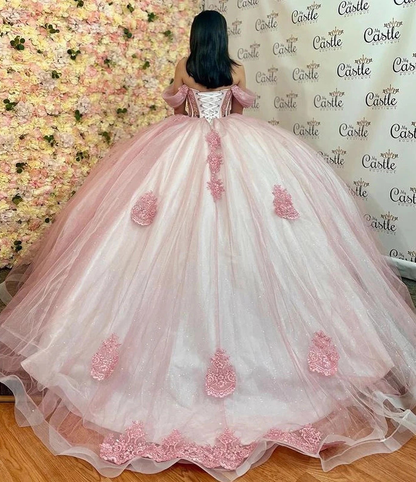 WQ1041 - Elegant Ball Gown Off Shoulder Long Sleeves Lace Appliques Sweep Train Pink Tulle Quinceanera Dress for Sweet 16