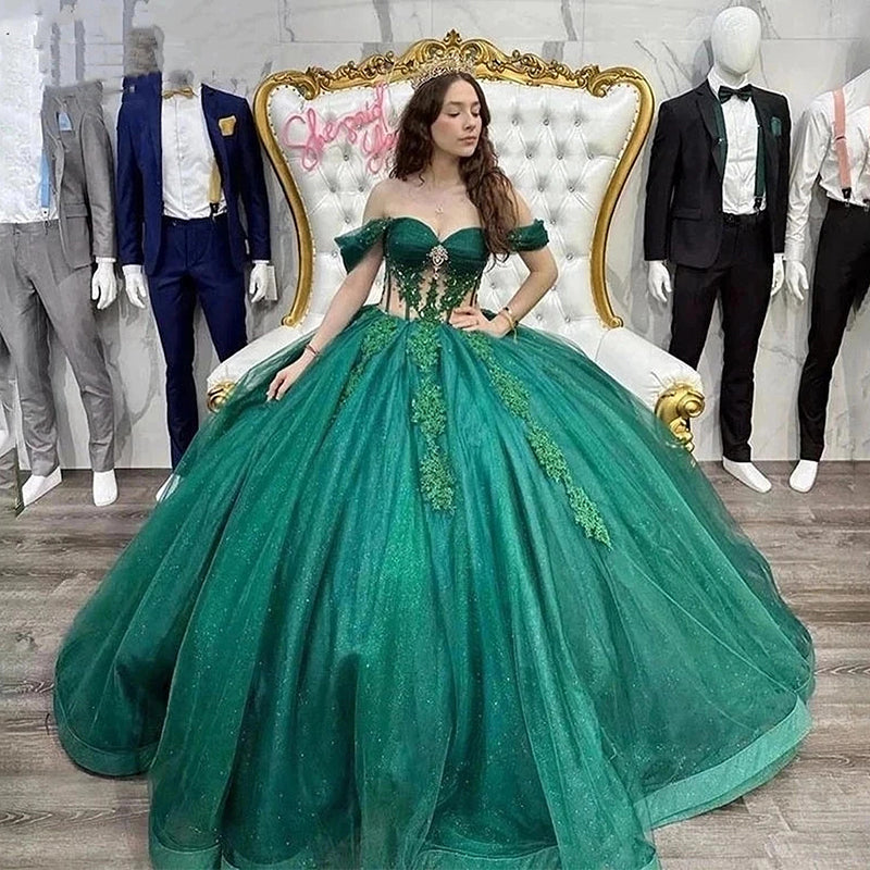 Luxus Smaragdgrün Quinceanera Kleider 2024 Ballkleid Off Schulter Blumenspitze Applikationen Korsett Perlen Sweet 16 Kleider Lace Up Geburtstagsparty