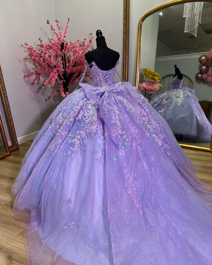 WQ1154 - Glitter & Sparkly Ball Gown V Neck Lace Appliques Beaded Bow Knot Lavender Tulle Quinceanera Dress Birthday Evening Party Gown for Sweet 16