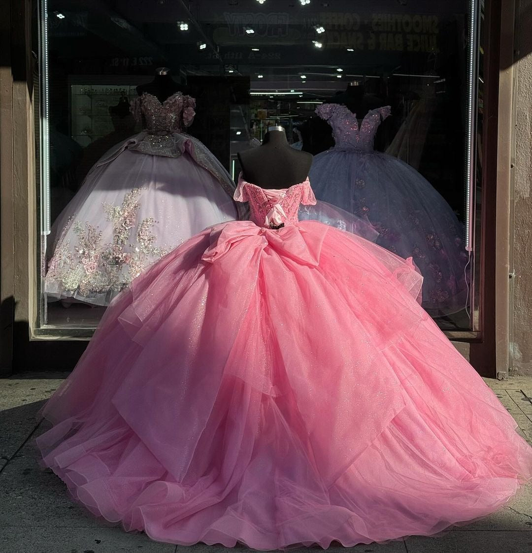 Rosa schulterfreies Sweetheart-Korsett-Ballkleid-Prinzessin-Quinceanera-Kleider mit Perlen verzierten Tüllrüschen, formelle Abschlussball-Partykleider, Sweet 16-Kleid