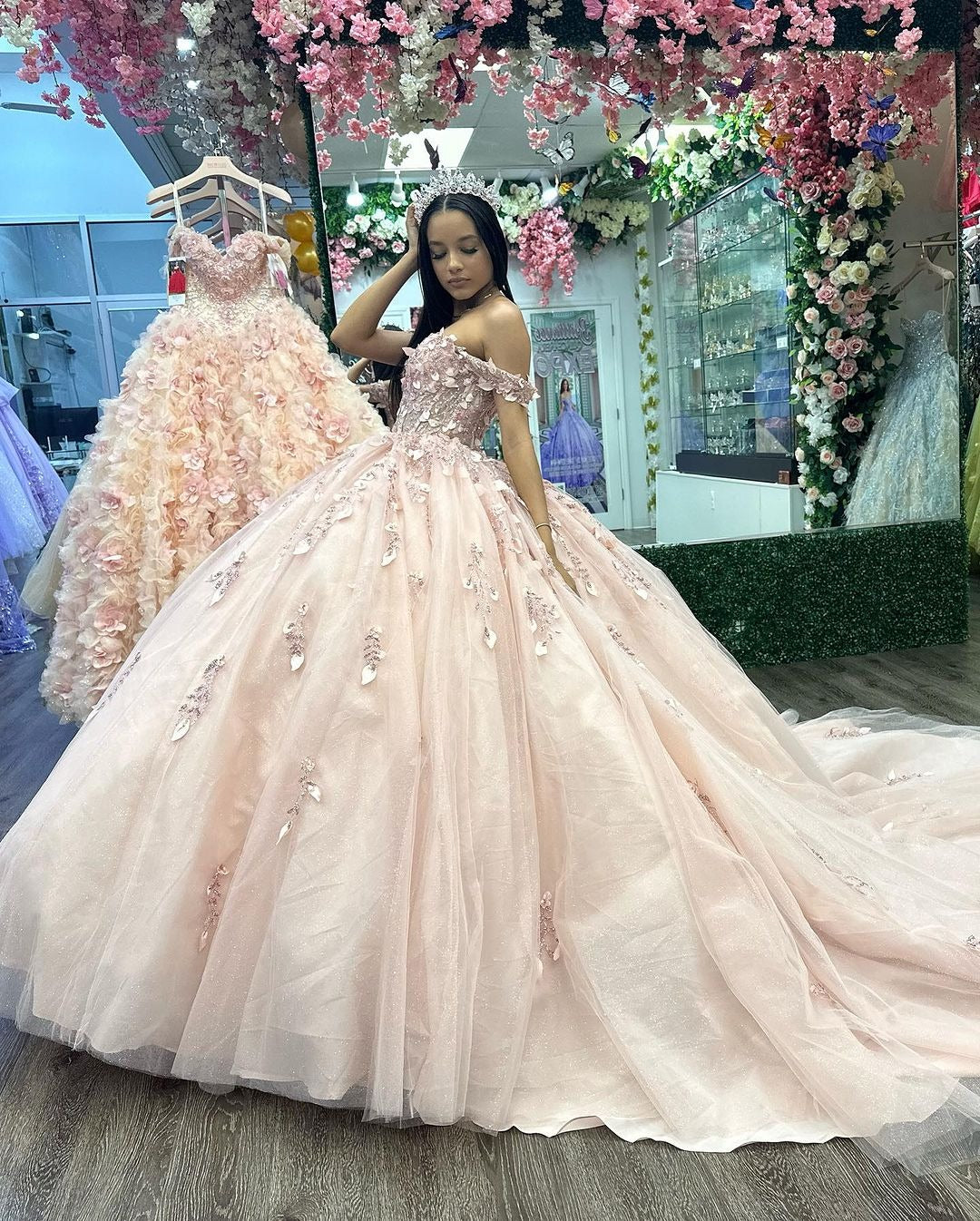 WQ1117 - Luxuru & Glamorou Ball Gown Off Shoulder Lace Appliques Lace Up Pink Tulle Princess Evening Gown Quinceanera Dress for Sweet 16 Gowns