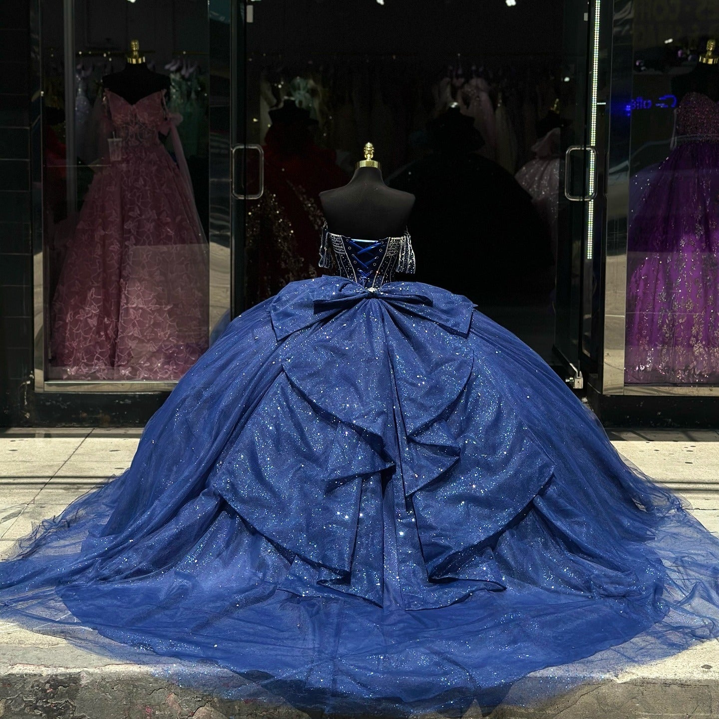 Luxuriöse königsblaue Ballkleider Quinceanera-Kleider mit Perlen, schulterfrei, herzförmiger Ausschnitt, Schleife, Glitzer, Tüll, Korsett, Sweet 16, Prinzessinnen-Partykleid