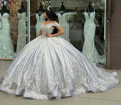 Elegant Silver Lace Appliques Quinceanera Dresses Ball Gown Off Shoulder Beaded Corset Princess Prom Sixteen Sweet 16 Dress Birthday Party Gowns