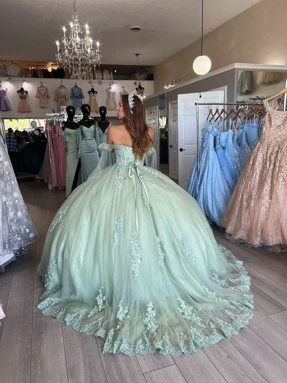 WQ1038 - Gorgeous Ball Gown Off Shoulder Lace Appliques Beaded Mint Green Tulle Quinceanera Dress for Sweet 16