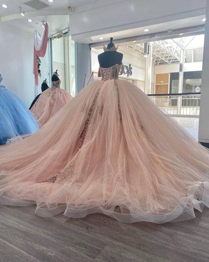 Robe de bal princesse rose clair avec appliques en dentelle et fleurs, robe de Quinceanera 2024, décolleté en cœur, épaules dénudées, corset, tulle perlé, robe de fête Sweet 16