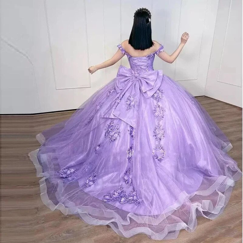 Robe de bal lilas en dentelle, épaules dénudées, perles, gros nœud, fleurs 3D, appliques, robe Sweet 16, robe de princesse, robe de soirée