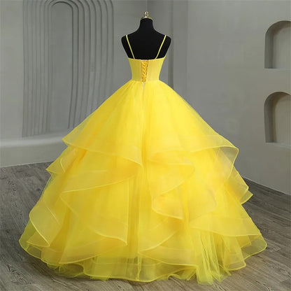 Gelbe Quinceanera-Kleider mit V-Ausschnitt und Spaghettiträgern, Ballkleid, mehrlagiges Tüll, gerüschtes, bauschiges A-Linien-Prinzessinnen-Ballkleid, Sweet 16-Kleid