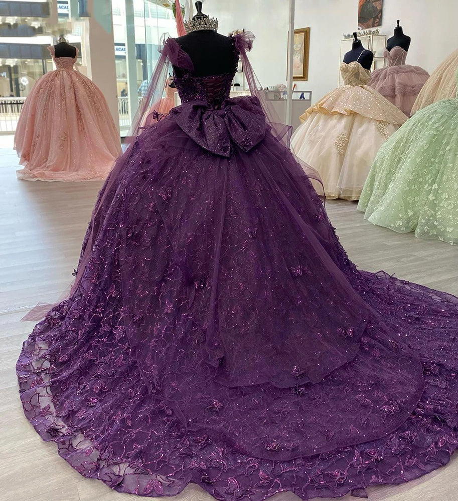 Robe de Quinceanera de luxe violette avec appliques papillon, paillettes, tulle, nœud, dentelle, perles avec cape, robe de bal, robe de princesse pour 16 ans