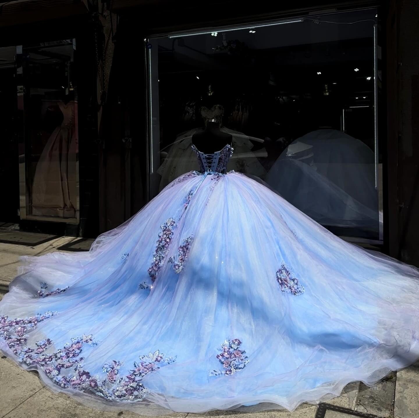 Blaue Prinzessin Quinceanera Kleider Schatz Blumen Ballkleid Spitze Applikationen Trägerlos Perlen Korsett Tüll Sweet 16 Kleid Abschlussball Party Kleider