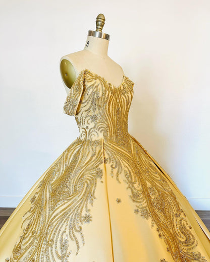 Luxuriöse Quinceanera-Kleider aus goldenem Satin, schulterfrei, herzförmiger Ausschnitt, Perlen, glitzernde Pailletten, Ballkleid für formelle Abendkleider