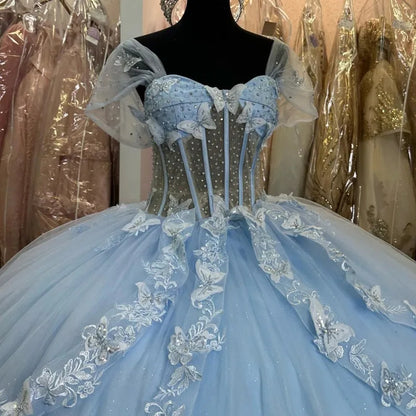 Robe de bal bleu clair, robe de Quinceanera, corset en tulle à plusieurs niveaux, robe de fête d'anniversaire à perles papillon, robe de remise de diplôme à lacets avec nœud