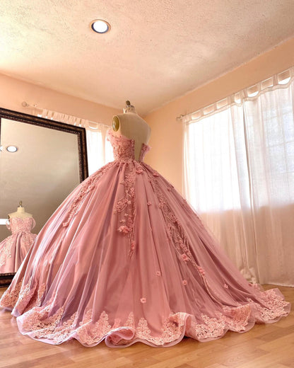 Rosa Satin Ballkleid Quinceanera Kleider Blumen Spitze Applikationen Perlen Off Schulter Liebsten Prinzessin Ballkleider Geburtstag Party Kleid