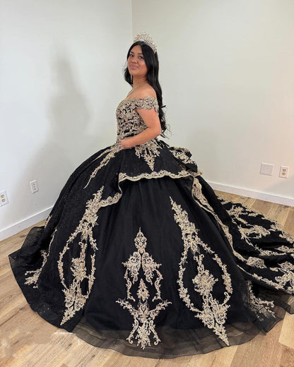 Schwarzes schulterfreies Prinzessin Quinceanera-Kleid, Ballkleid, Spitzenapplikationen, funkelnde Perlen, Glitzer, Tüll, gestufte Rüschen, Partykleider, Sweet 16 Dress