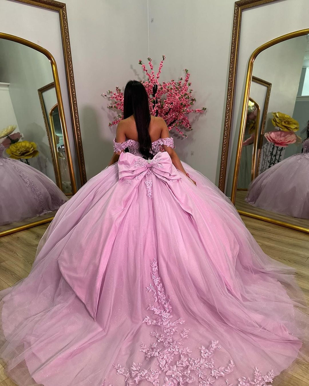 WQ1150 - Ball Gown Off Shoulder Sweetheart Neck Lace Appliques Bow Knot Pink Tulle Princess Evening Party Gowns Quinceanera Dress for Sweet 16