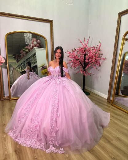 WQ1150 - Ball Gown Off Shoulder Sweetheart Neck Lace Appliques Bow Knot Pink Tulle Princess Evening Party Gowns Quinceanera Dress for Sweet 16