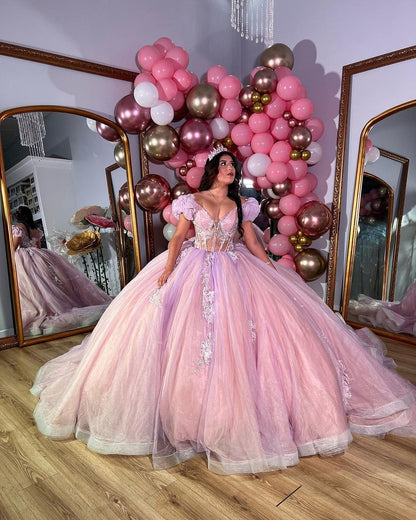 WQ1125 - Luxury Ball Gown Sweetheart Neck Puff Sleeves Lace Appliques Beaded Pink Tulle Princess Evening Party Gowns Quinceanera Dress for Sweet 16